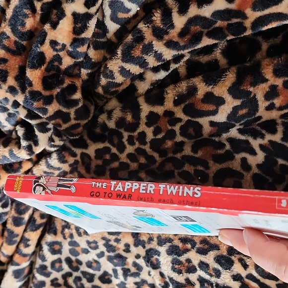 THE TAPPER TWINS GO TO WAR by Geoff Rodkey a scholastic book - Picture 4 of 5